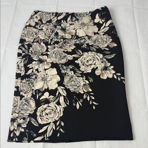White House Black Market Black and Cream Floral Pencil Skirt